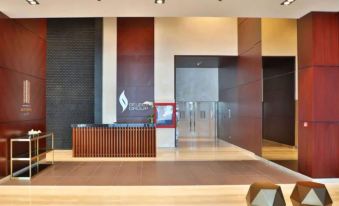 Homesgetaway- 2Br in Marina Gate Tower 2