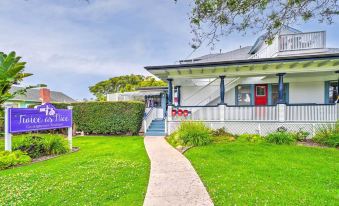 Cozy Carpinteria Apartment Walkable Location