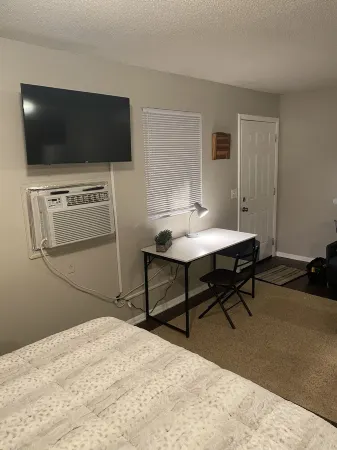 Cozy Huntsville studio apartment