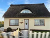 Vacation apartment directly on the dike in Wremen for 2 people Hotels in Wremen