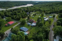 Lake House at Nolin Lake in Cub Run, KY Private Boat ramp near Mammoth Cave