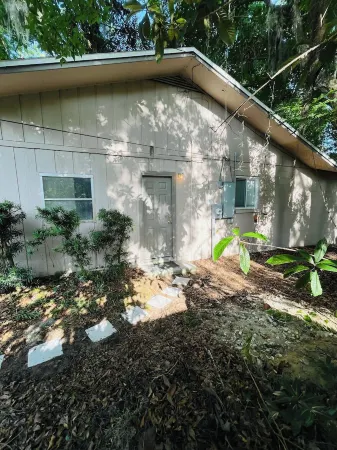 Private suite with own entry in vibrant Gainesville