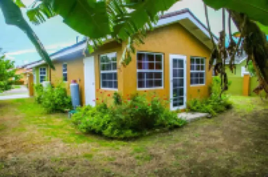 Drax Hall Pool Gym Gated Tennis Kidsplygrnd 304 Hotel a 