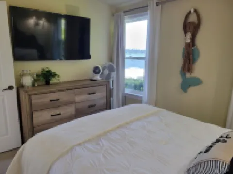 Unique Lake Goodwin Waterfront Cabin with Private Hot Tub and Boat Moorage