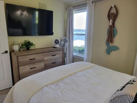 Unique Lake Goodwin Waterfront Cabin with Private Hot Tub and Boat Moorage