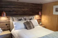 The Love Shack, Lake Rotoiti. Ultimate Lake Edge Escape