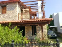 A stone made 3bedroom house 30m from the sea , villa Отели в г. 