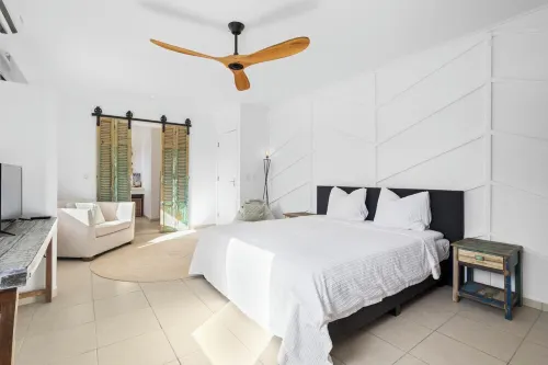 Charming apartment with AC in living, garden and walking distance to the ocean! - 2 estrellas