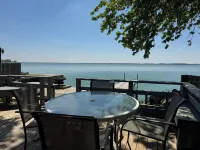Waterfront 2-bedroom Cabin in Celina with WiFi, AC & Seasonal Fishing Dock