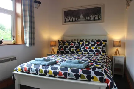 Delightful Detached Cottage close to Exeter, Dartmoor and the coast.