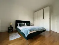 A bright and sunny 85sqm apartment in the heart of l'Île Saint Louis. Hotels in Ile Saint-Louis