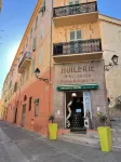Menton 3 rooms sea view beachfront hyper center in the heart of the old town