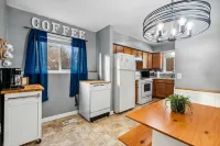 Cheerful 4 Bedroom Lansing Home