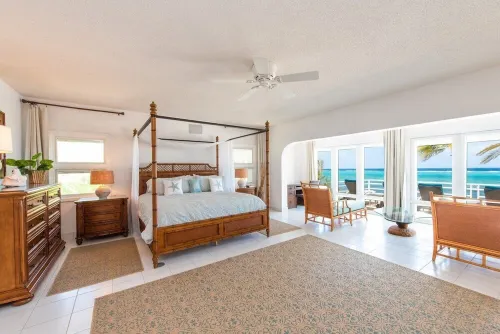 So Serene Oceanfront Villa, Rum Point, Private Beach, Hot Tub, Kayak, Snorkeling