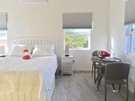 Peaceful Island Getaway in Long Bay (Newly Built Studio)