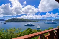 Fun luxury water front w/ dock & free wifi on private 8 acre peninsular estate