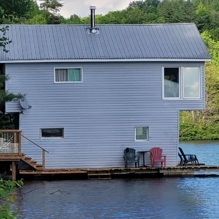 BOATHOUSE - 2 BEDROOM WATERFRONT COTTAGE SPRING & SUMMER STILL FALL AVAILABLE! Отели в г. Фарадей