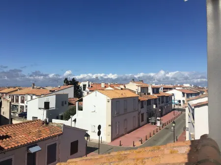 Le Bohème apartment, in village center, 300m from the sea, pets welcome