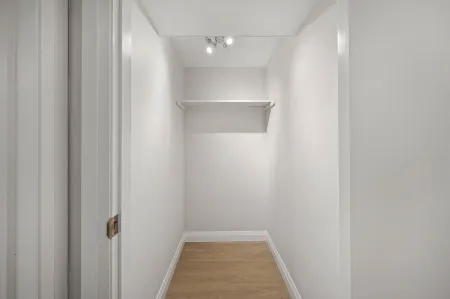 New 2 bedroom legal basement apartment Отели в г. Wellington County