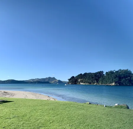 Waterfront fabulous view, spacious studio, heated pool & 10 mins walk into town. Отели рядом с достопримечательностью «The Lost Spring»