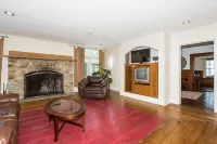 Looking for a HUGE family reunion house, Corporate Holiday Events