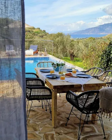 Fantastic sea view villa with heated pool & roof terrace | 6 guests