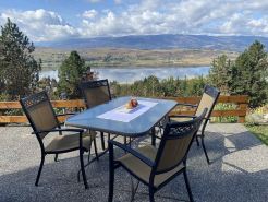 Rural retreat overlooking Swan Lake w/artist studio on site