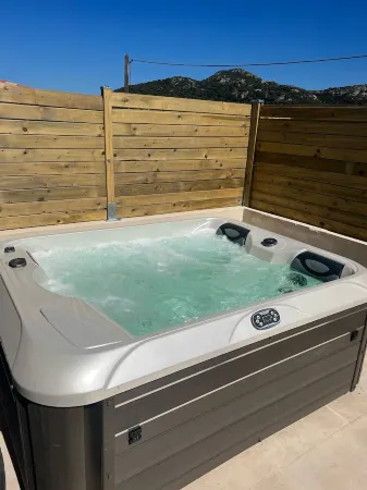 Villa 3 bedrooms, 2 bathrooms, Swimming pool 2.5 km from the center of Ile Rousse Отели в г. Монтичелло