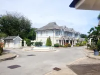 The Falls - Luxury 2-Bed Townhouse in gated community Hotels in Holetown