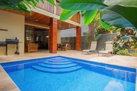 Villa Del Sol, steps to Dominical Beach with Private Pool!