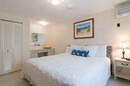 Clairfont, Jobson's Cove / Warwick Long Bay/ Horseshoe Beach -  APARTMENT 4 Отели в г. Уорик