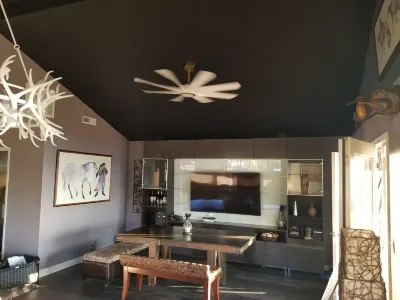Newly Remodeled Furnished Upper 1250sq unit