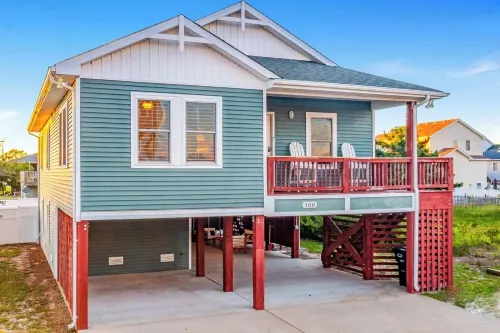 Coastal escape, steps away from the waves!