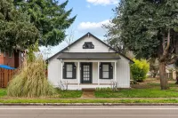 2-Bedroom Bungalow nestled close to Urban Centers Hotels near Grand Central Retail Center