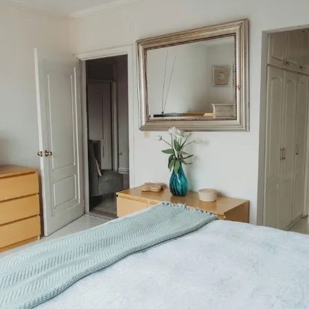3-bedroom apartment. 10min away from CathedralTranvia stops in front of it.