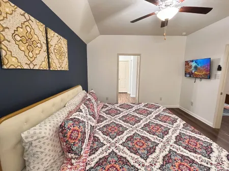 2 king beds Luxury Blue themed Cozy retreat