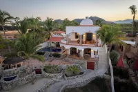 Casa de las Sonrisas - Beachfront Oasis w/ Pool