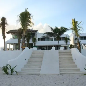 Villa Tortuga, Secluded Beach Front Condo w/ Private Pool + Jacuzzi!