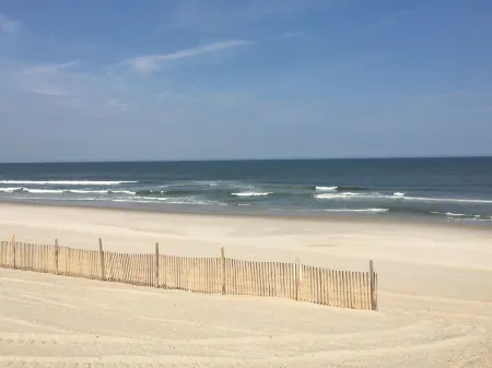 6 Beds, 4 Baths w Elevator Lbi - Now Booking 2026 Отели рядом с достопримечательностью «Бичфронт»