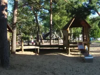 Individual and child-friendly thatched house with private garden, inc bed linen Hotels in Baabe