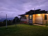 THE CABIN OF THE LILIES. NEAR VOLCANO IRAZU AND TURRIALBA. 100 MEGAS- Các khách sạn ở 