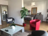 80m bright private park near CV air conditioning wifi elevator quiet residence