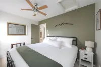 Barndominium with Mountain Views & Hot tub! Pets Welcome! Hotels near University of Virginia