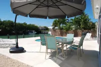 Beautiful Home in Key Colony Beach! Private Pool. Dock. Tiki Hut