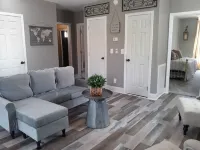 Lovely 2 BEDROOM Historic loft close to Gatlinburg, Seiverville & Pigeon Forge