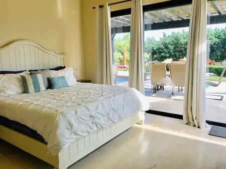 Cabo Private 3Bed,3Bath Condo + Fober Optic WiFi, Spacious Condo at Quivira Golf Отели рядом с достопримечательностью «Marina Cabo San Lucas»