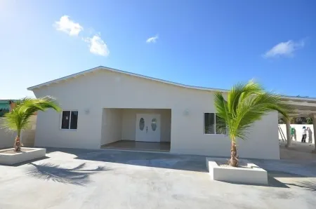 Directly on the Beach - Beachfront - Facing beach swimming pool - 5 bdrm