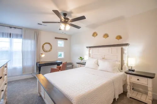 Cozy townhouse close to downtown, F&M Arena, APSU! Sleeps 8!