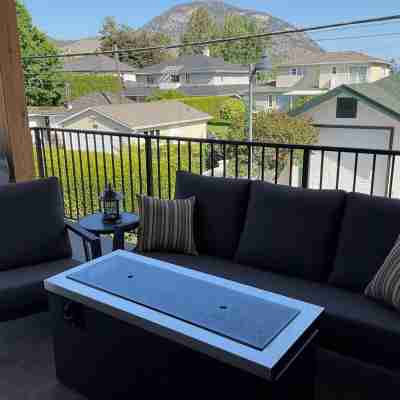 New 2 bedroom carriage house, a block from the Okanogan lake, close to downtown. Fitness & Recreational Facilities