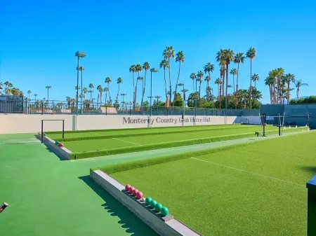 Monterey County Club Gem, 2 mi from El Paseo! Near shuttle for Stagecoach/ella Отели рядом с достопримечательностью «Melissa Morgan Fine Art Gallery»